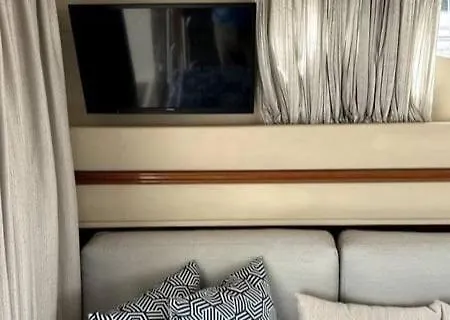 Gorgeous Yacht With 3 Bedrooms 2 Bathrooms Bateau-hôtel *