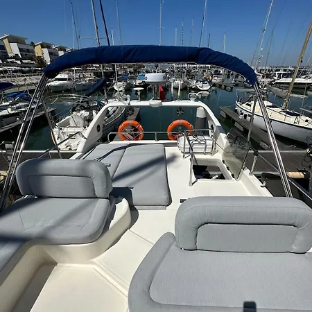 Bateau-hôtel Gorgeous Yacht With 3 Bedrooms 2 Bathrooms *