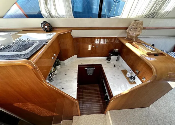 Bådhotel Gorgeous Yacht With 3 Bedrooms 2 Bathrooms *