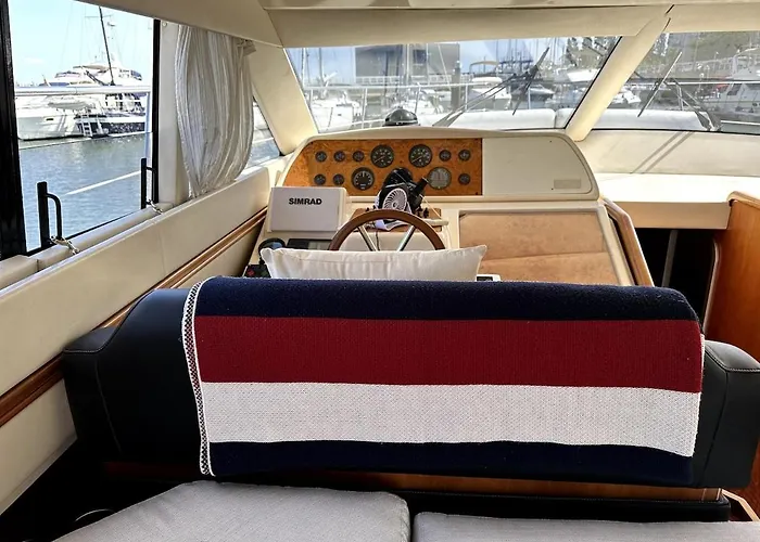Gorgeous Yacht With 3 Bedrooms 2 Bathrooms Bådhotel *