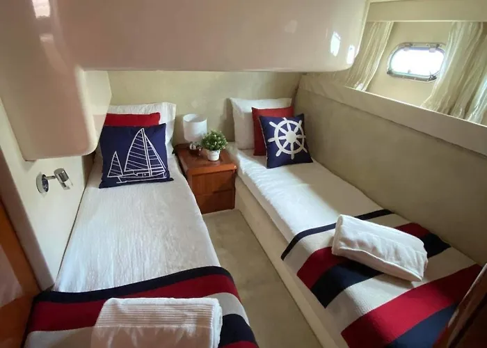 Botel Gorgeous Yacht With 3 Bedrooms 2 Bathrooms *