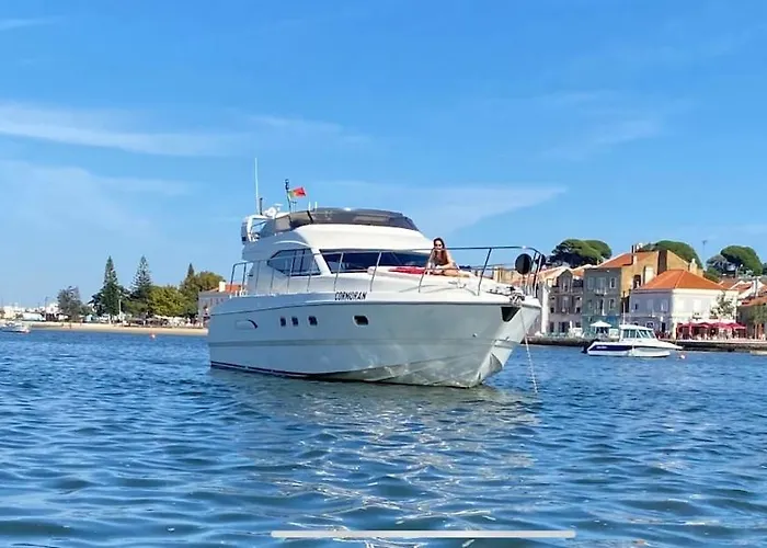 Botel Gorgeous Yacht With 3 Bedrooms 2 Bathrooms Lisbon