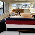 Gorgeous Yacht With 3 Bedrooms 2 Bathrooms Botel *