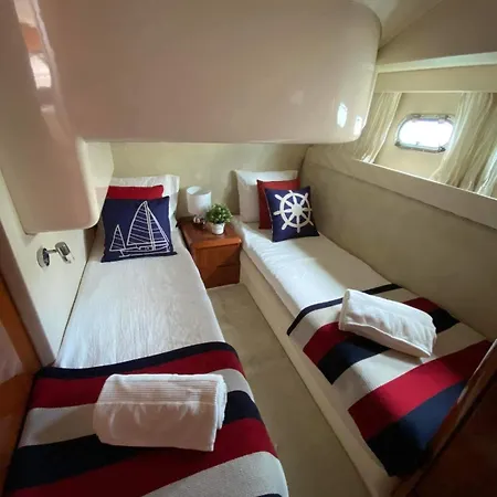 Botel Gorgeous Yacht With 3 Bedrooms 2 Bathrooms *