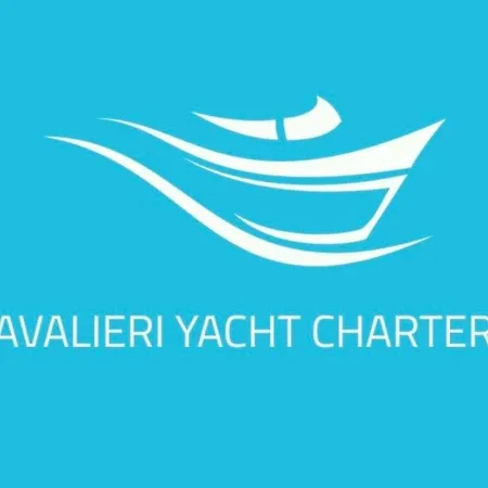 Gorgeous Yacht With 3 Bedrooms 2 Bathrooms