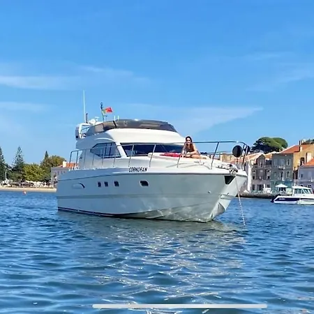 Botel Gorgeous Yacht With 3 Bedrooms 2 Bathrooms Lissabon