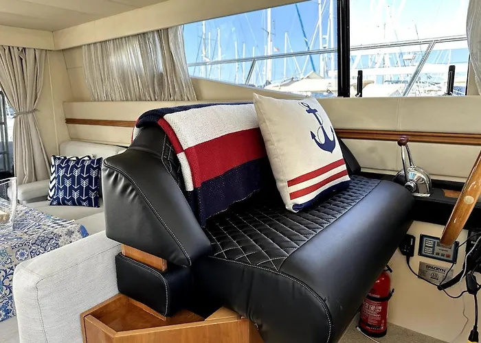 船屋 Gorgeous Yacht With 3 Bedrooms 2 Bathrooms