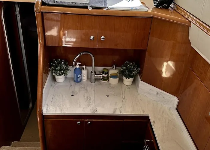 船屋 Gorgeous Yacht With 3 Bedrooms 2 Bathrooms *