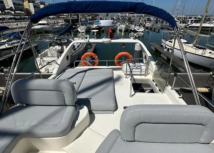 船屋 Gorgeous Yacht With 3 Bedrooms 2 Bathrooms *