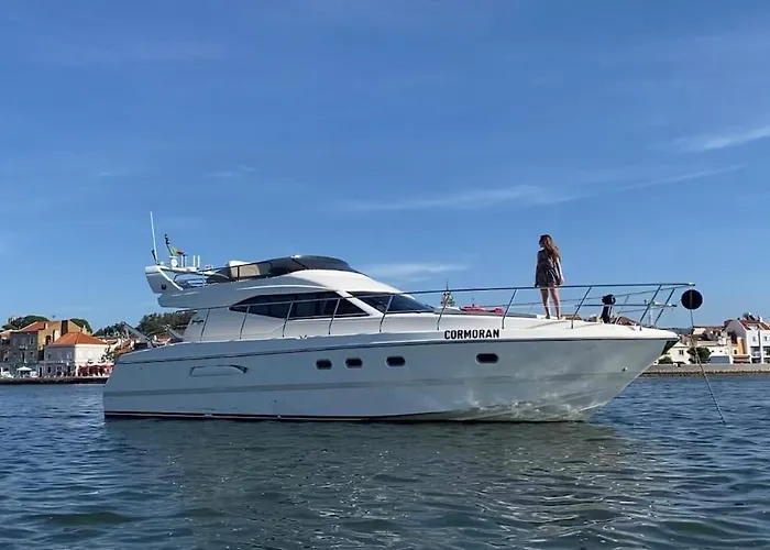 Botel Gorgeous Yacht With 3 Bedrooms 2 Bathrooms Lissabon